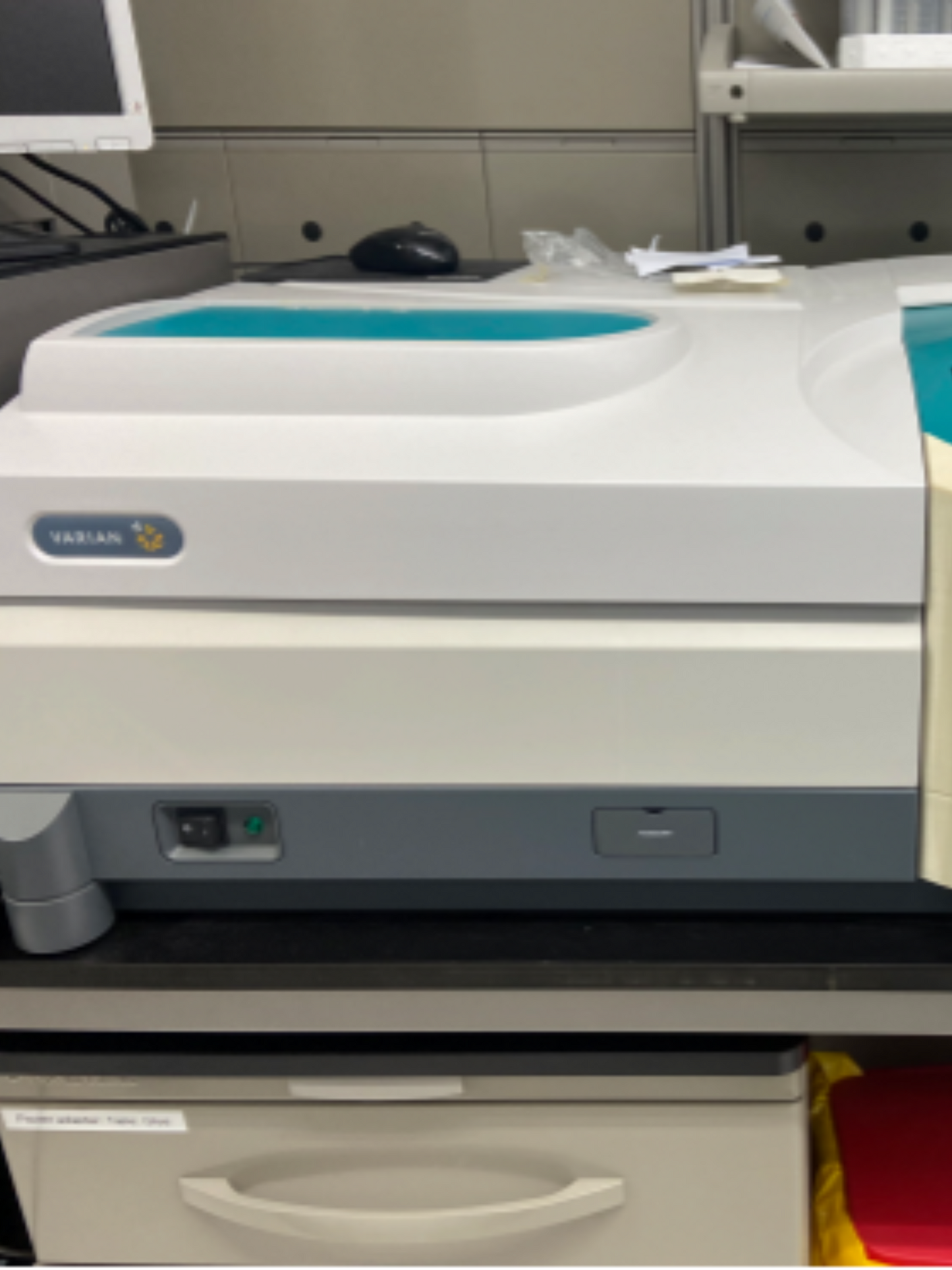 UV-Vis Spectrometer (#2019219)